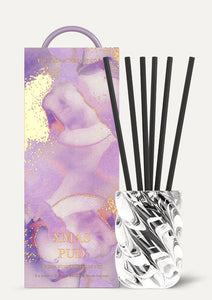 The Aromatherapy Co - Festive Favours Sticks & Holder - Xmas Pud