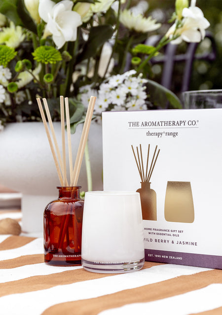 The Aromatherapy Co -Therapy Mini Candle & Diffuser Gift Set - Wild Berry & Jasmine